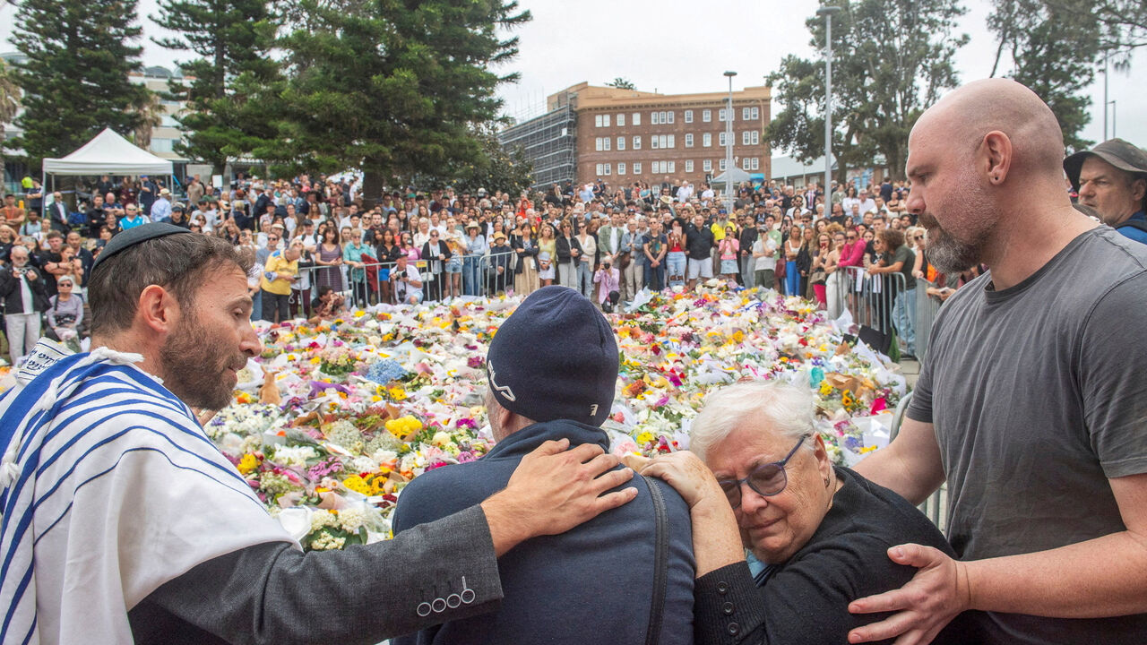 FILE PHOTO: Grandparents of 10-year-old Matilda, who was killed during a mass shooting targeting a Hanukkah celebration on Sunday, grieve at the floral memorial to honour the victims of the mass shooting at Bondi Beach, in Sydney, Australia, December 16, 2025. REUTERS/Jeremy Piper/File Photo
