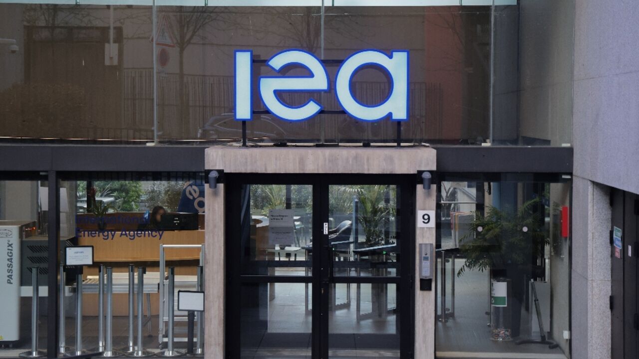 The International Energy Agency (IEA) warns that liquefied natural gas (LNG) supplies are likely to remain strained through to the end of next year