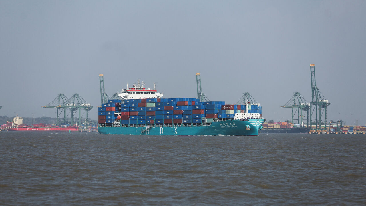 A container ship operates in the Arabian Sea off Mumbai, India, May 6, 2026. REUTERS/Francis Mascarenhas