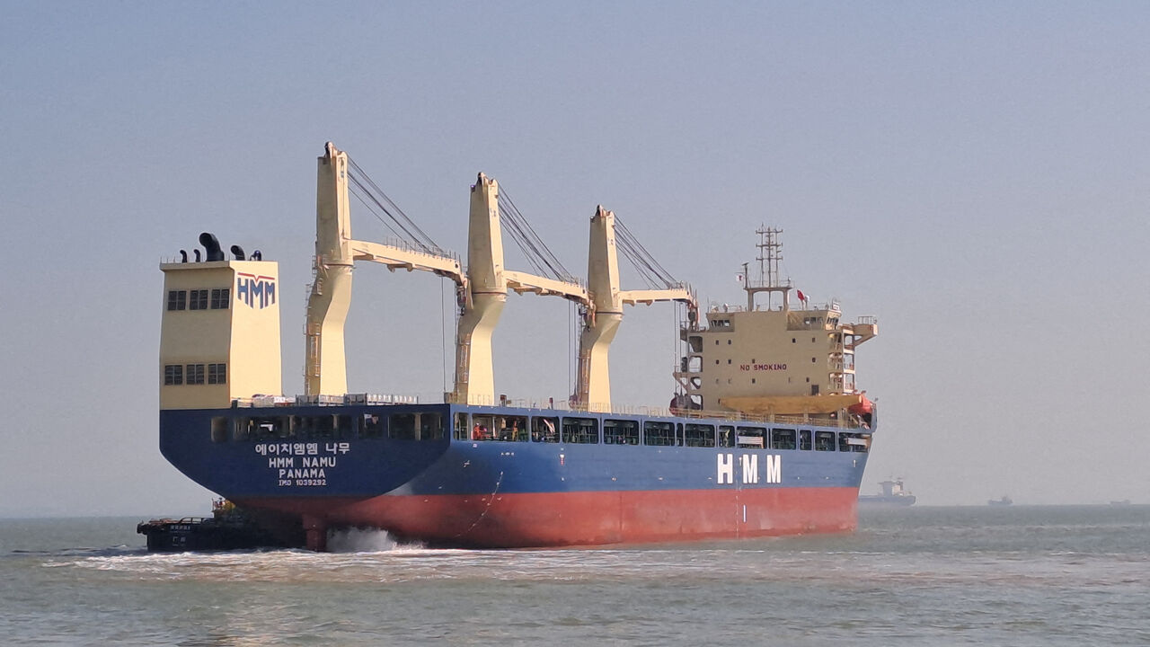 FILE PHOTO: The Panama-flagged bulk carrier HMM Namu, in Guangzhou, Guangdong Province, China January 5, 2026.  Picture taken with a mobile phone.  HMM/Handout via REUTERS/File Photo