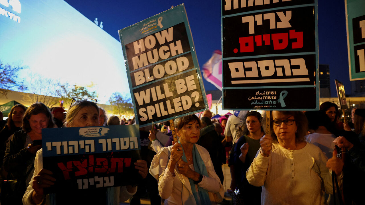 FILE PHOTO: Israelis take part in a protest against Israeli Prime Minister Benjamin Netanyahu and his government, in Tel Aviv, Israel April 25, 2026. REUTERS/Florion Goga/File Photo