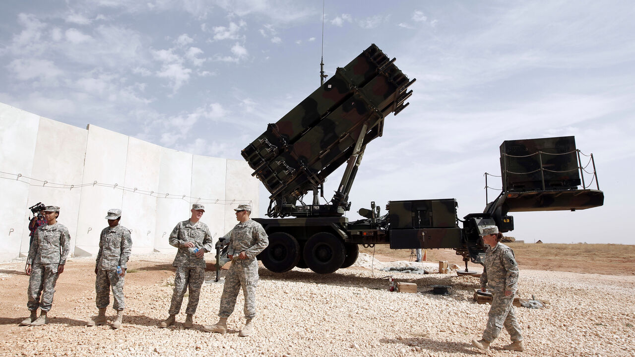 U.S. soldiers stand beside a U.S. Patriot missile system at a Turkish military base in Gaziantep, southeastern Turkey, October 10, 2014. NATO Secretary-General Jens Stoltenberg of Norway is expected to visit U.S. patriot troops in Gaziantep later in the day. REUTERS/Osman Orsal (TURKEY - Tags: POLITICS MILITARY CONFLICT)