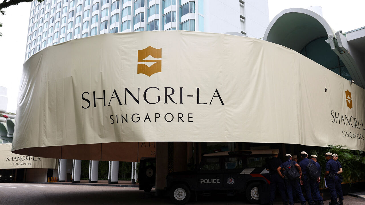 Police stand guard outside the venue of IISS Shangri-La Dialogue security summit in Singapore, May 30, 2025. REUTERS/Edgar Su
