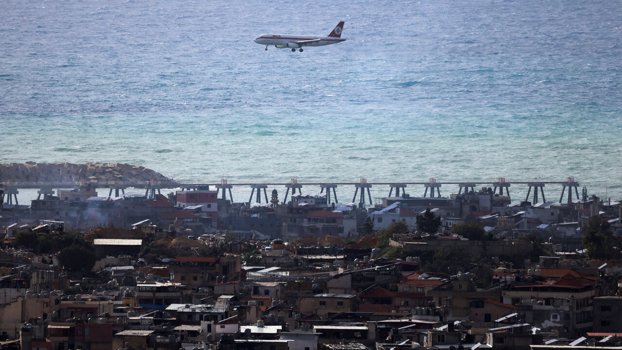 A Lebanese Middle East Airlines (MEA) aircraft approaches the Beirut-Rafic Hariri International Airport as it flies over Beirut's southern suburbs, amid escalating hostilities between Israel and Hezbollah, as the U.S.-Israeli conflict with Iran continues, Lebanon, March 30, 2026. REUTERS/Amr Abdallah Dalsh/File Photo
