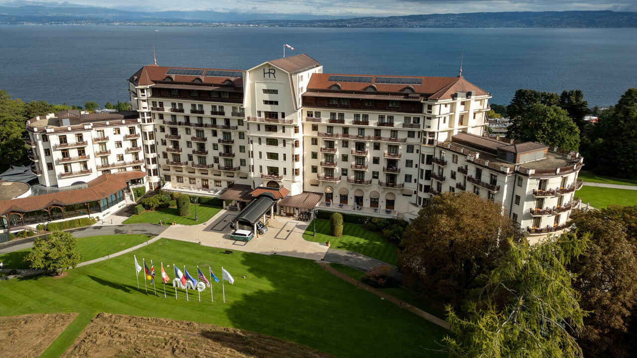 FILE PHOTO: A drone views shows the Evian Resort hotel overlooking Lake Geneva (Leman) where the 2026 G7 summit will take place in Evian-les-Bains, France, September 12, 2025. REUTERS/Denis Balibouse/File Photo