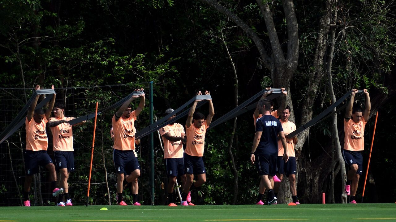 Soccer Football - FIFA World Cup 2026 - Uruguay Training - Fairmont Mayakoba Hotel Playa del Carmen, Mexico - June 13, 2026  Uruguay players during training REUTERS/Paola Chiomante