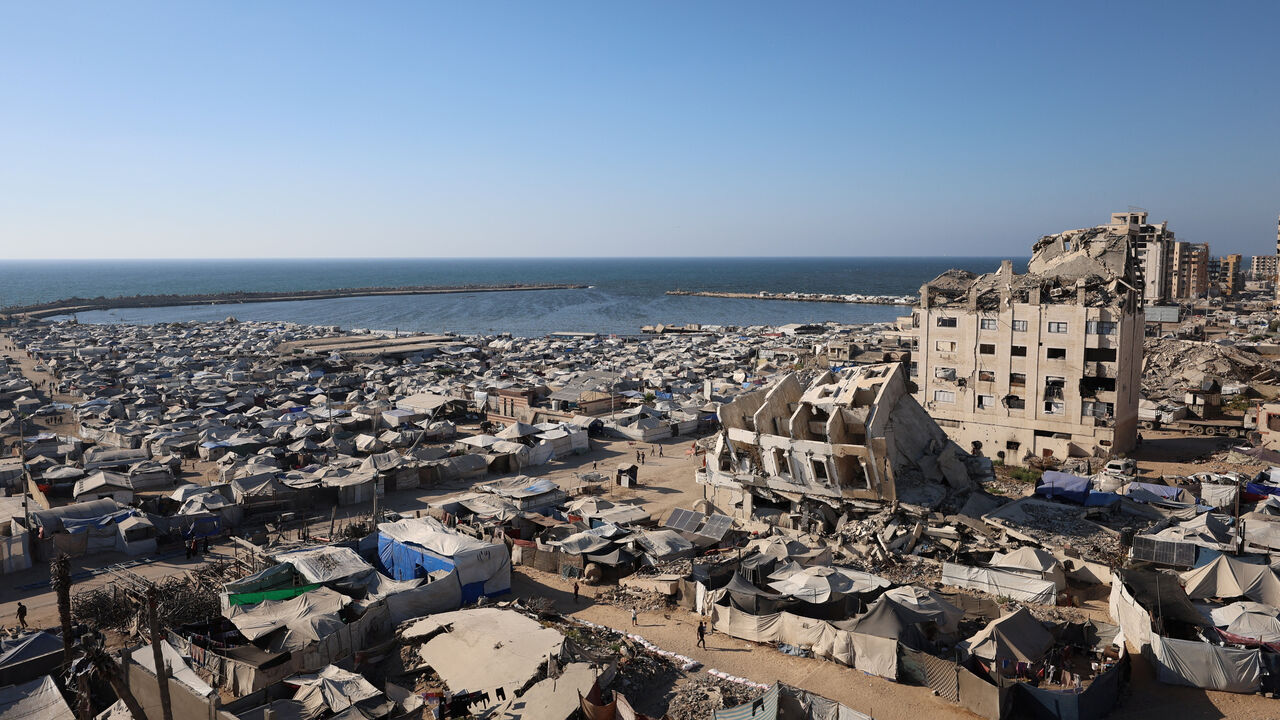 Tents housing displaced Palestinians stand amid summer heat in Gaza City, June 20, 2026. REUTERS/Dawoud Abu Alkas