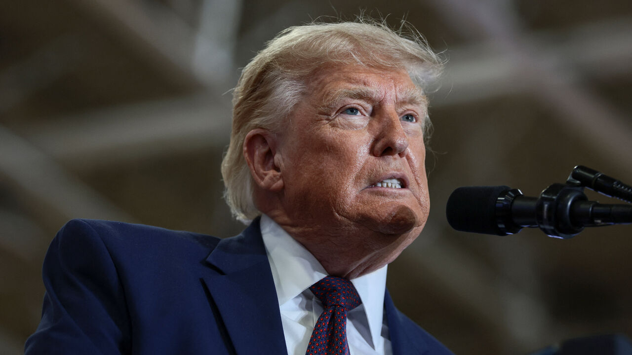 U.S. President Donald Trump delivers remarks during a visit to a Mack Trucks' assembly plant, in Macungie, Pennsylvania, U.S., June 23, 2026. REUTERS/Evelyn Hockstein