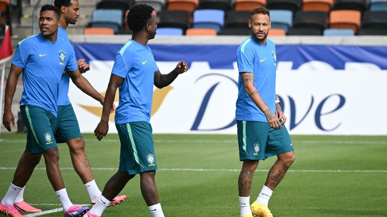 Brazil's Vinicius Junior (C) and Neymar take part in a World Cup training session in Houston