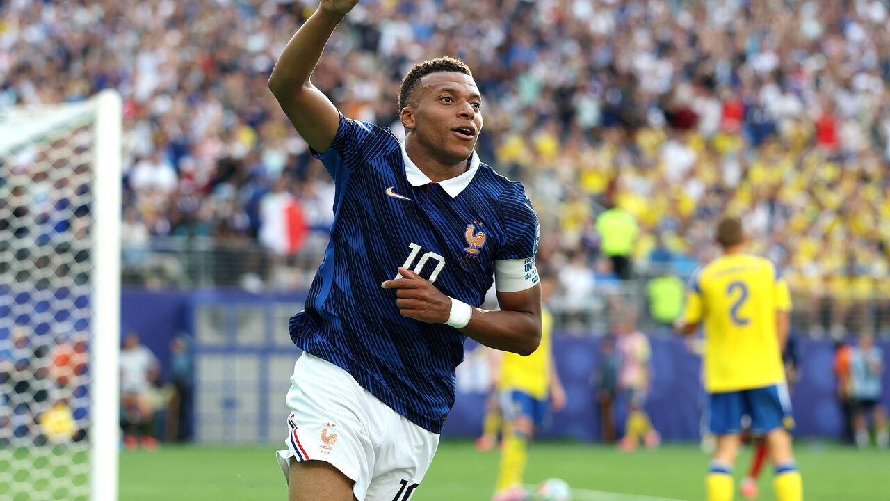 EAST RUTHERFORD, NEW JERSEY - JUNE 30: Kylian Mbappe #10 of France celebrates scoring his team's third goal during the FIFA World Cup 2026 Round Of 32 match between France and Sweden at New York New Jersey Stadium on June 30, 2026 in East Rutherford, New Jersey. (Photo by Al Bello/Getty Images)