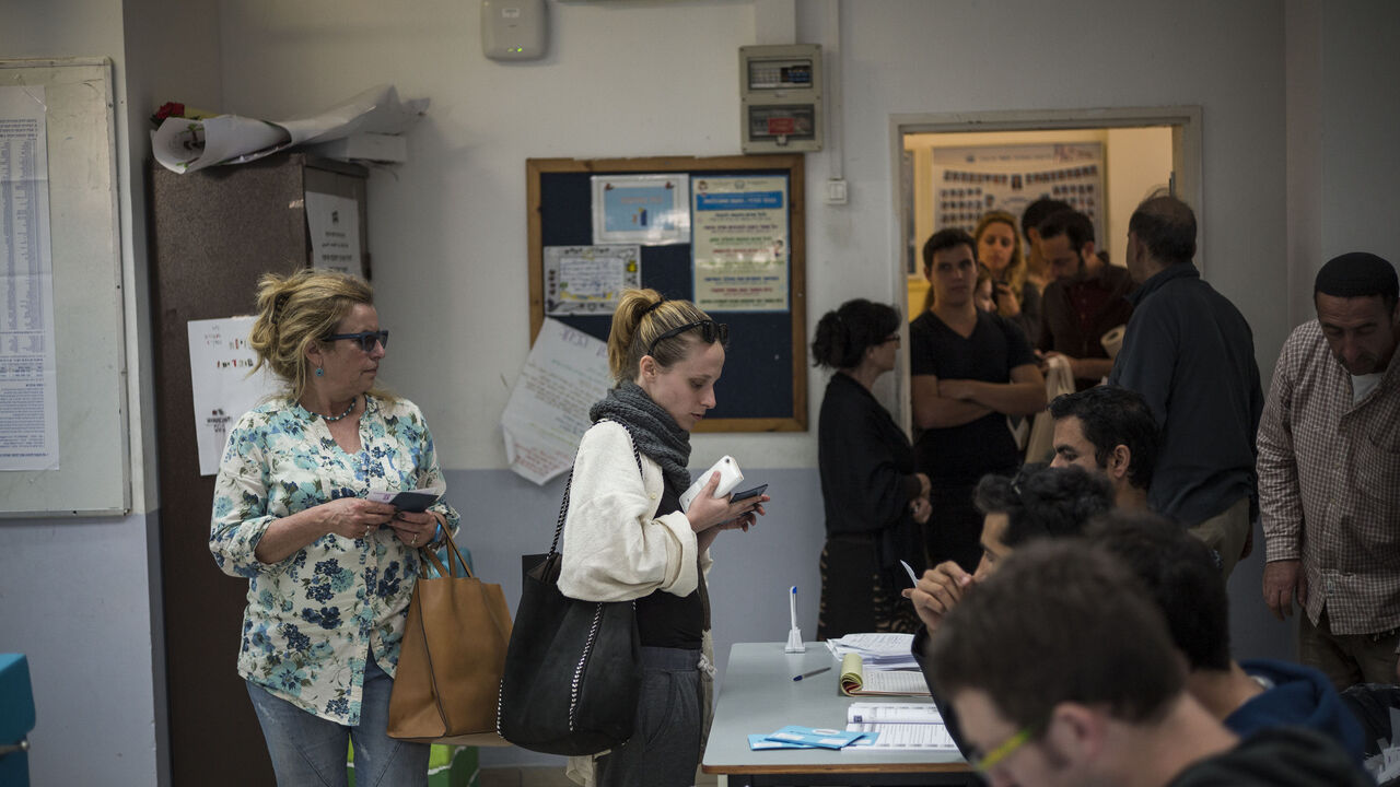 Israelis turn out to cast their ballots on election day for the 20th Knesset on March 17, 2015 in Tel Aviv, Israel. 