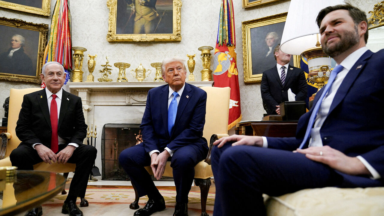 FILE PHOTO: U.S. President Donald Trump and U.S. Vice President JD Vance meet Israeli Prime Minister Benjamin Netanyahu at the White House in Washington, U.S., February 4, 2025. REUTERS/Elizabeth Frantz/File Photo