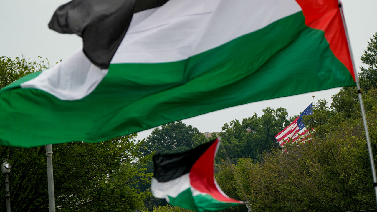 FILE PHOTO: Protesters carry Palestinian flags near the White House, as Israeli Prime Minister Benjamin Netanyahu meets U.S. President Donald Trump in Washington, D.C., U.S., July 28, 2026. REUTERS/Elizabeth Frantz/File Photo