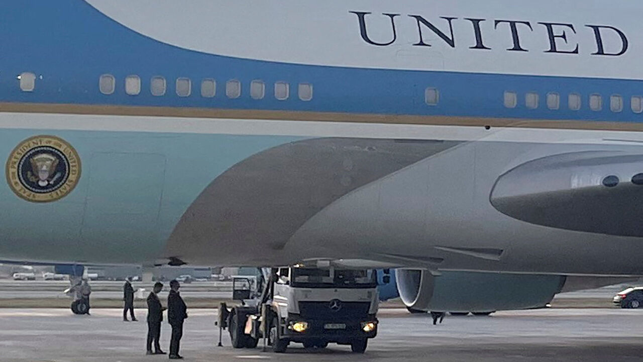 A catering truck is parked next to Air Force One, before U.S. President Donald Trump's departure from Ankara en route to Washington after his participation in the NATO leaders' summit, at Ankara Esenboga Airport in Ankara, Turkey, July 8, 2026. REUTERS/ABC-TV/Pool