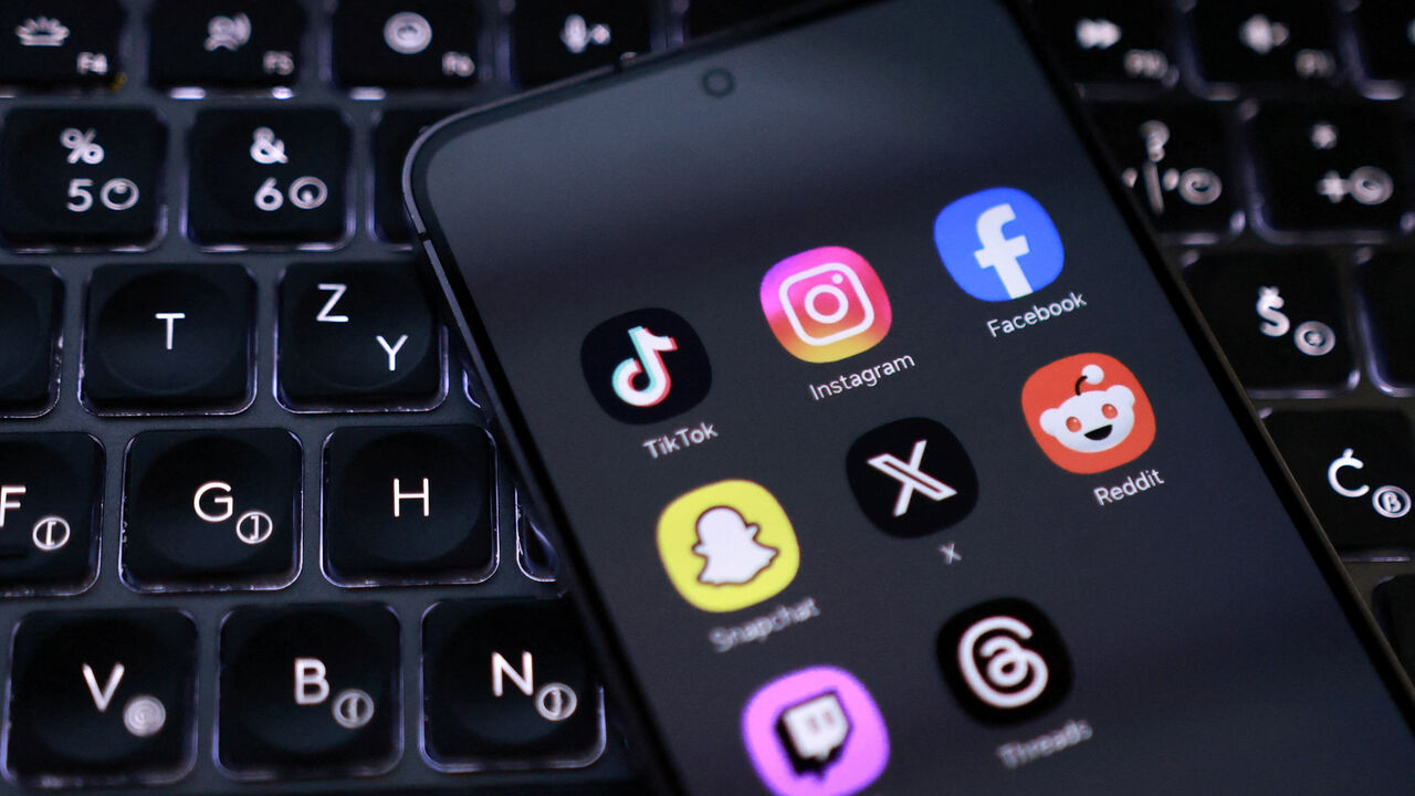 A smartphone with displayed social app icons in this illustration taken February 3, 2026. REUTERS/Dado Ruvic/Illustration