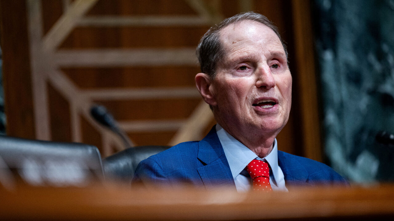 FILE PHOTO: Ranking Member U.S. Senator Ron Wyden (D-OR) speaks at a Senate Finance Committee hearing on Capitol Hill in Washington, D.C., U.S., July 22, 2026. REUTERS/Annabelle Gordon/File Photo