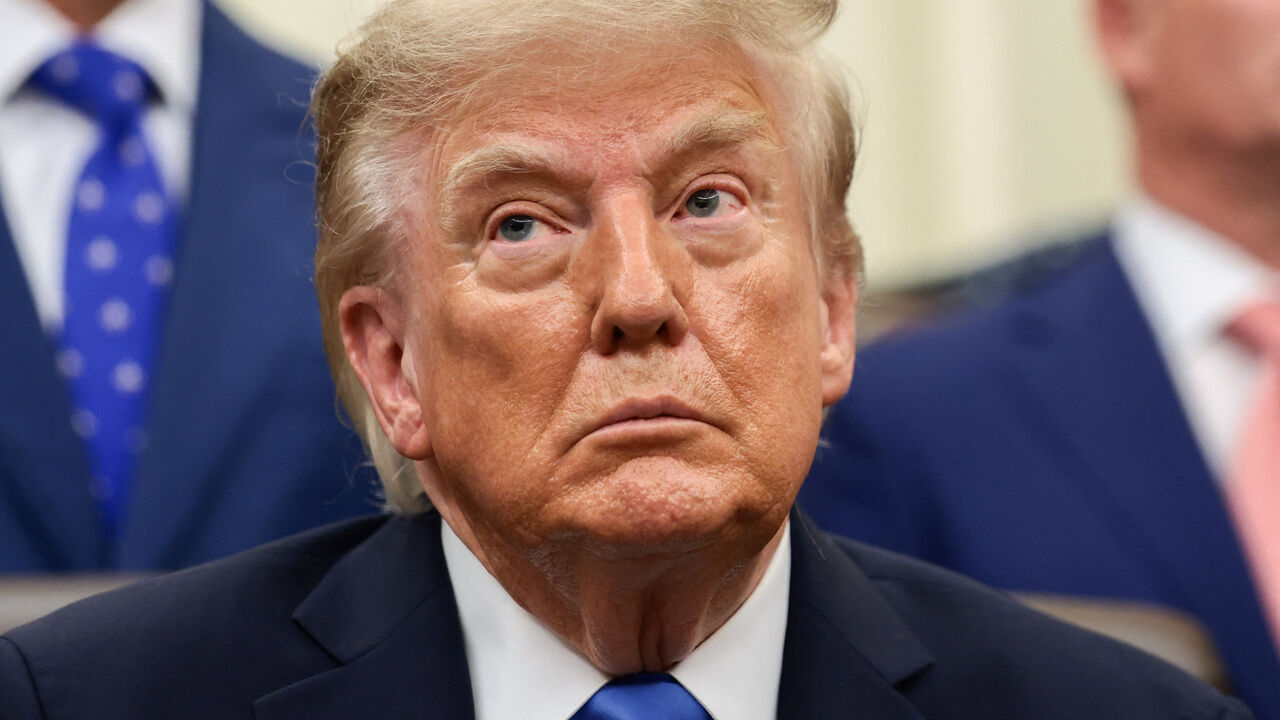 U.S. President Donald Trump looks on as he meets with travel executives in the Oval Office at the White House in Washington, D.C., U.S., September 2, 2026. REUTERS/Evelyn Hockstein