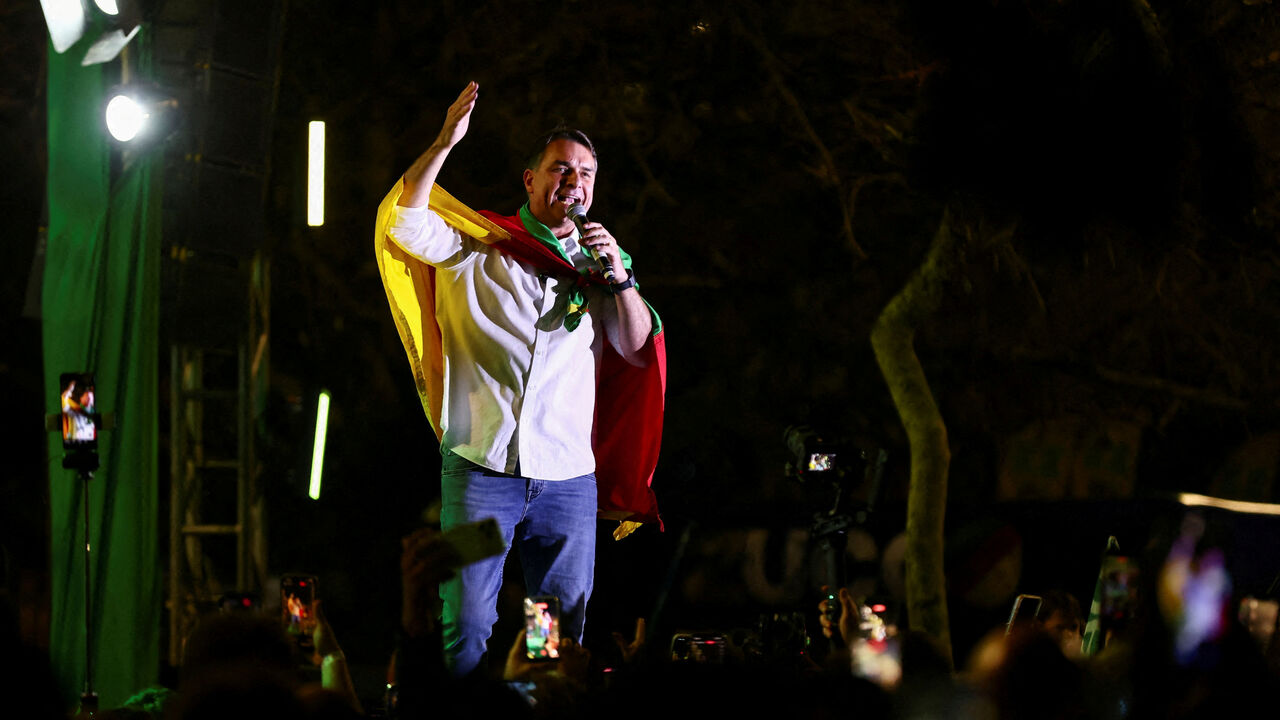 FILE PHOTO: Brazilian presidential candidate Flavio Bolsonaro of the Liberal Party (PL) speaks at a campaign rally in Porto Alegre, Brazil September 2, 2026. REUTERS/Diego Vara/File Photo