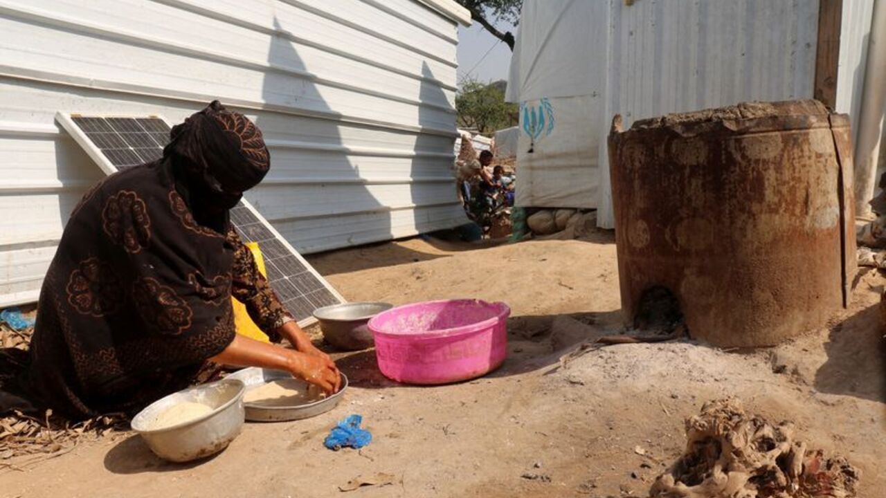 Displaced Yemenis flee fighting in Taiz, appeal for aid