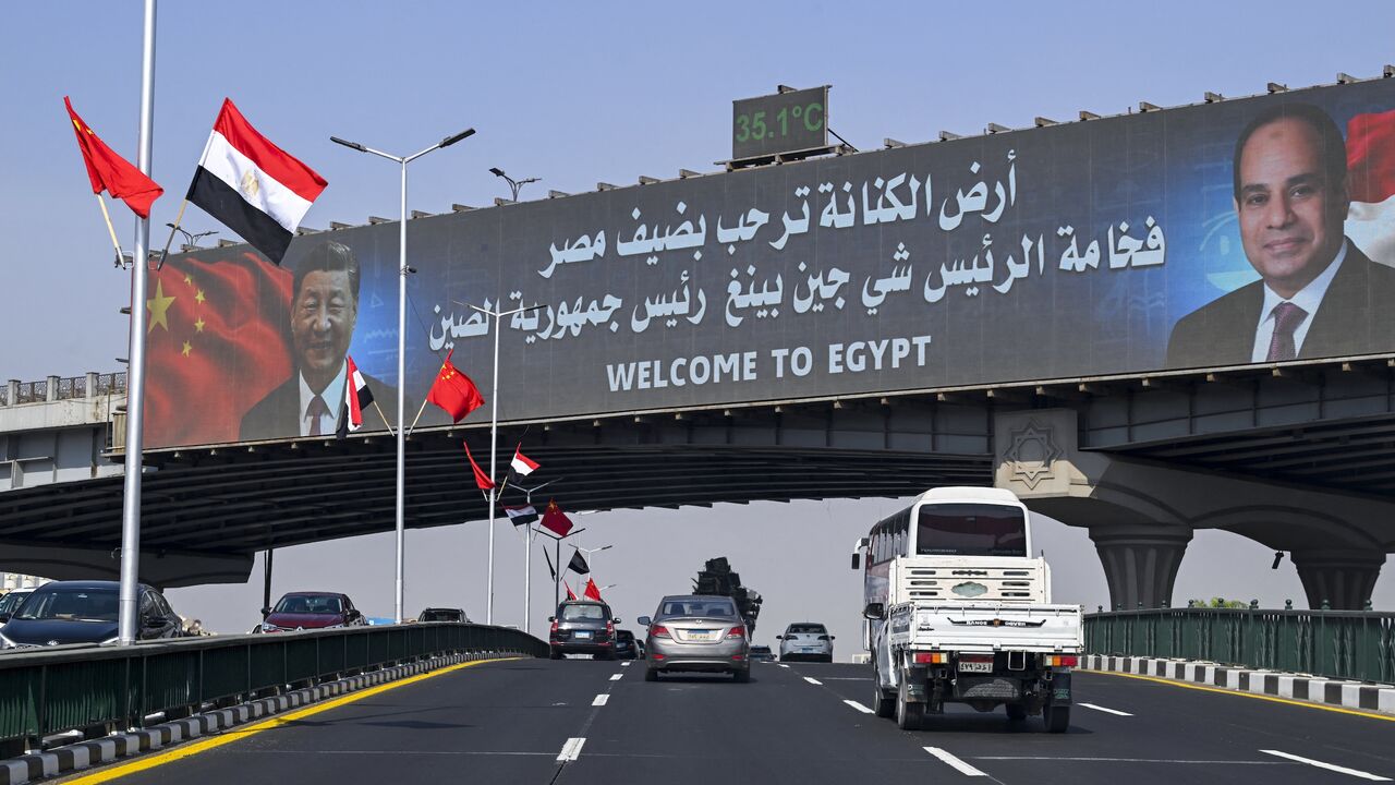 Vehicles drive beneath a large screen displaying portraits of Egypt's President Abdel Fattah al-Sisi (R) and his Chinese counterpart, Xi Jinping, in Cairo on Aug. 31, 2026.