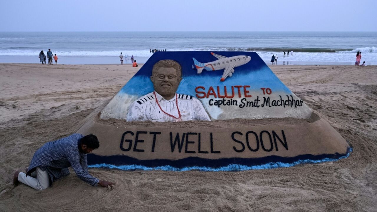 Indians have hailed captain Smit Machchhar as a hero for his efforts to avert disaster in the flydubai drama