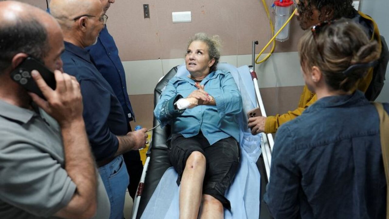 Israeli militant settlers injure journalist in West Bank attack