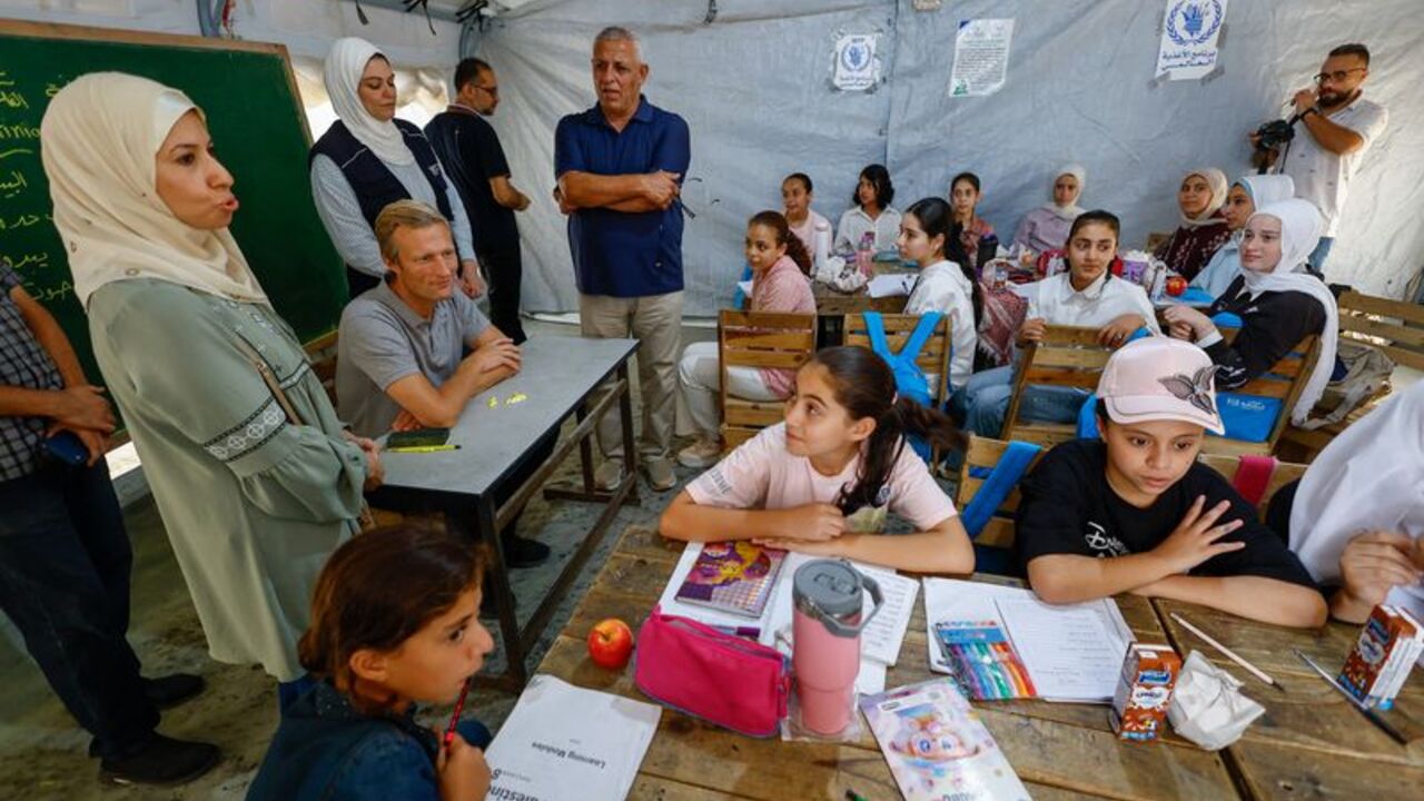 WFP Acting Executive Director Carl Skau visits Deir Al-Balah