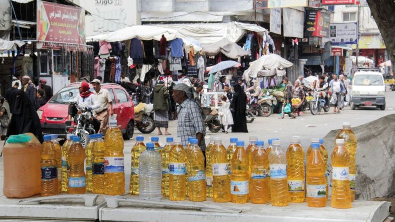 In Yemen's beseiged Taiz, residents struggle with fuel shortages