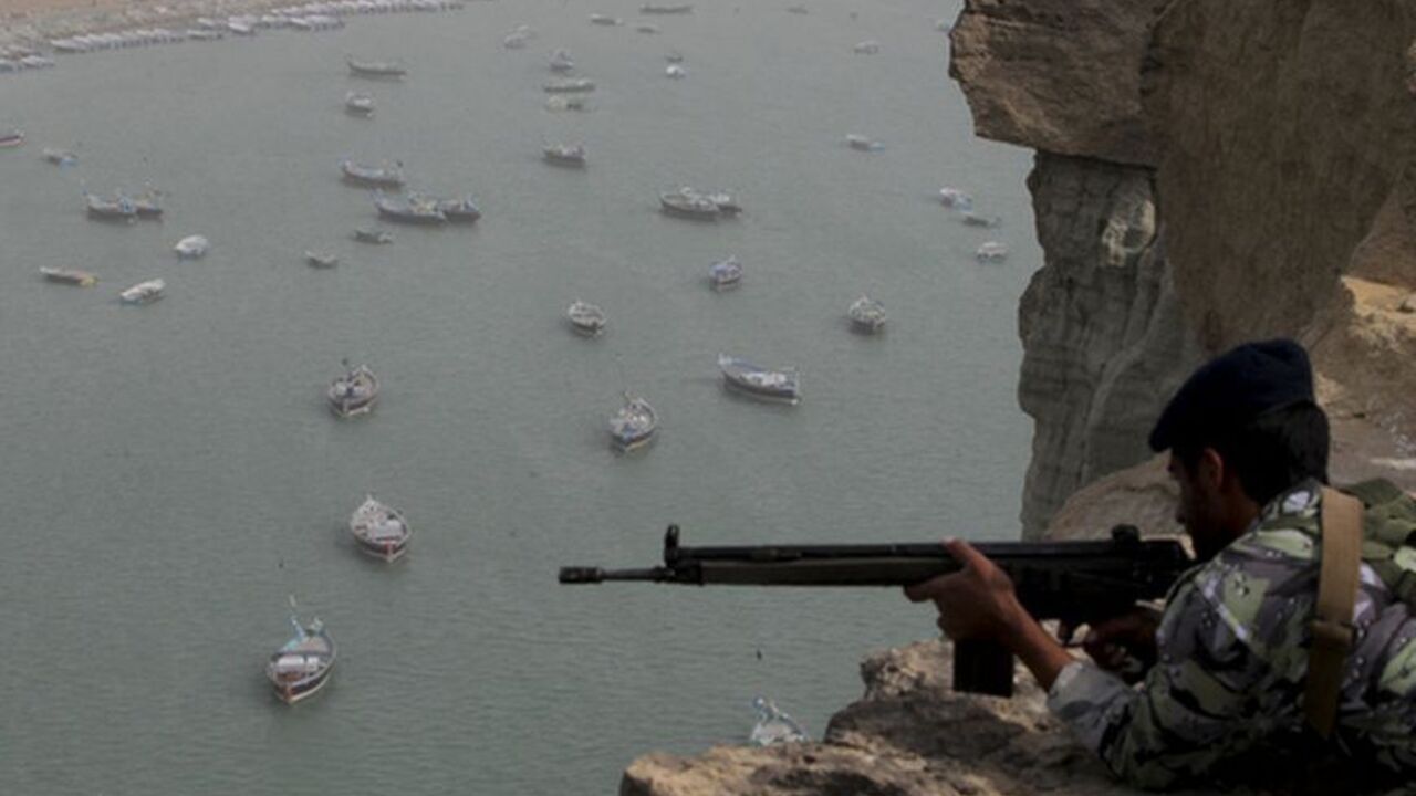 Iranian military personnel participate in the Velayat-90 war game in unknown location near the Strait of Hormuz in southern Iran December 30, 2011. REUTERS/Fars News/Hamed Jafarnejad (IRAN - Tags: POLITICS MILITARY) FOR EDITORIAL USE ONLY. NOT FOR SALE FOR MARKETING OR ADVERTISING CAMPAIGNS. THIS IMAGE HAS BEEN SUPPLIED BY A THIRD PARTY. IT IS DISTRIBUTED, EXACTLY AS RECEIVED BY REUTERS, AS A SERVICE TO CLIENTS