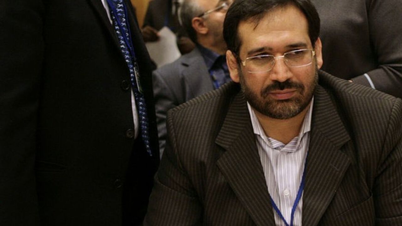 Iran's Bank Governor Seyyed Shams Al-din Hosseini attends the G-24 Ministers session of the spring IMF-World Bank meeting in Washington April 24, 2009. REUTERS/Yuri Gripas (UNITED STATES POLITICS BUSINESS)