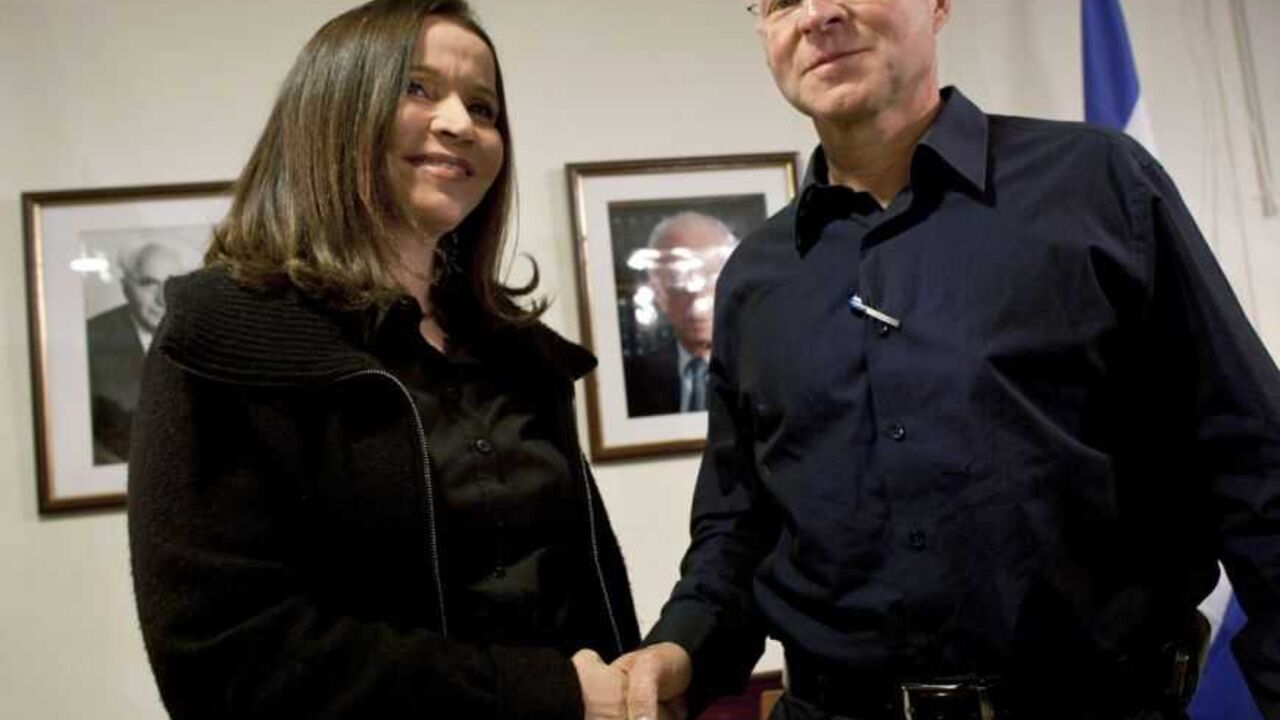 Israel's Labour party leader Shelly Yachimovich (L) shakes hands with Noam Shalit after a news conference in Beit Berl, north of Tel Aviv January 10, 2012. Shalit, the father of Gilad Shalit, a soldier who was held for over five years in Hamas captivity and was released in October 2011, announced on Monday his intention to seek a place in the Labour Party list for the next general elections. REUTERS/Nir Elias (ISRAEL - Tags: POLITICS)