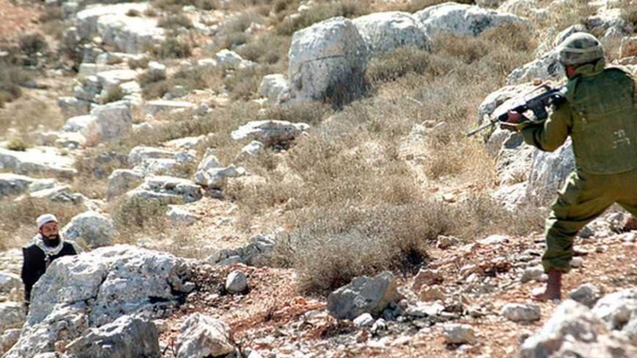 An Israeli soldier aims his weapon at a Palestinian man after clashes broke out during a violent Palestinian demonstration against the expansion of the nearby Jewish settlement of Itamar December 3. Four Palestinians were wounded by Israeli troops firing tear gas and rubber bullets as some 200 residents of Yanoun village protested against the confiscation of their land for the settlement.

DPS/ME - RTRSXUM