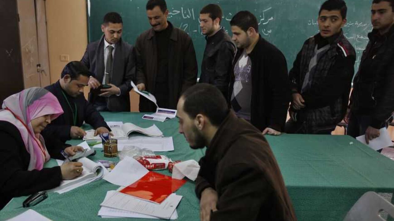 Palestinians update their details at a centre run by the Palestinian Central Election Commission (CEC), in Gaza City February 11, 2013.The Palestinian Central Election Commission on Monday began registering voters in Gaza and the West Bank for an upcoming election hoped to help with healing nearly six years of political rifts among rival factions.  REUTERS/Ibraheem Abu Mustafa (GAZA - Tags: POLITICS ELECTIONS) - RTR3DMR0
