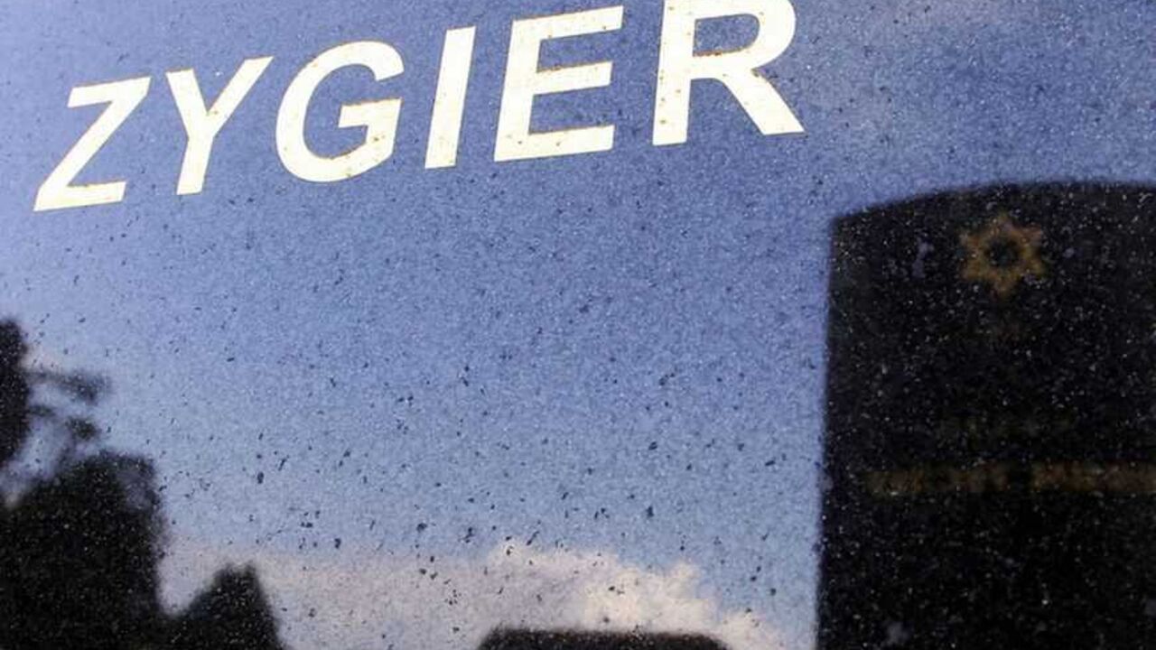 The headstone of the grave of Ben Zygier, the Australian whom local media have identified as the man who died in an Israeli prison in 2010 and who may have been recruited by Israeli intelligence agency Mossad, is pictured at a Jewish cemetery in Melbourne February 14, 2013. Israel broke its official silence on Wednesday over the reported suicide in jail of an Australian immigrant recruited to its spy service Mossad, giving limited details on a closely guarded case. After appeals by local media chafing at Is