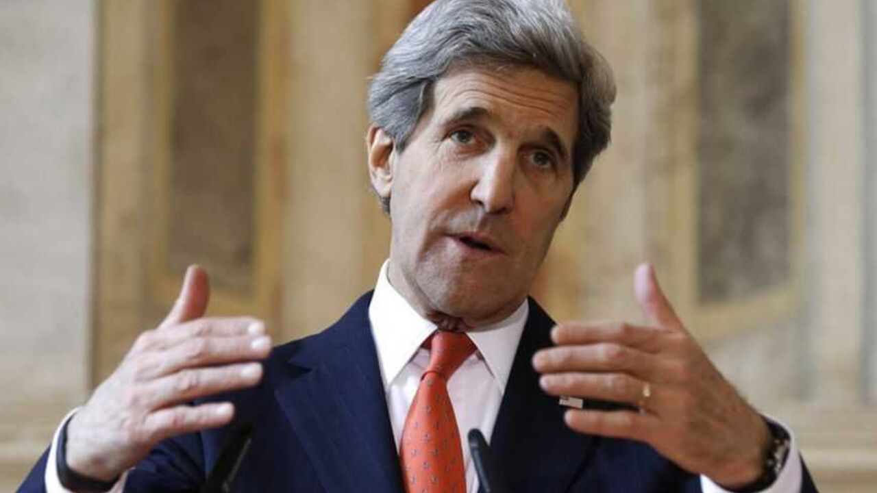 U.S. Secretary of State John Kerry speaks about a U.S. pledge to provide non-lethal aid to Syrian opposition, at a news conference at Villa Madama in Rome February 28, 2013.   REUTERS/Jacquelyn Martin/Pool (ITALY - Tags: POLITICS CONFLICT CIVIL UNREST) - RTR3EE7Y