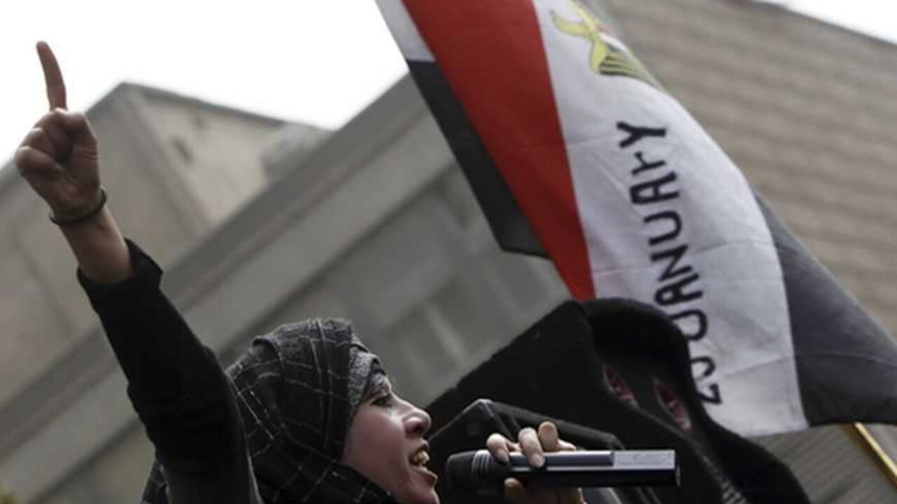 A woman, who opposes Egyptian President Mohamed Mursi, shouts slogans during a protest at Tahrir Square in Cairo March 8, 2013. The protest by Egyptian women against the government took place in Cairo on International Women's Day. REUTERS/Amr Abdallah Dalsh (EGYPT - Tags: POLITICS CIVIL UNREST) - RTR3EQKP