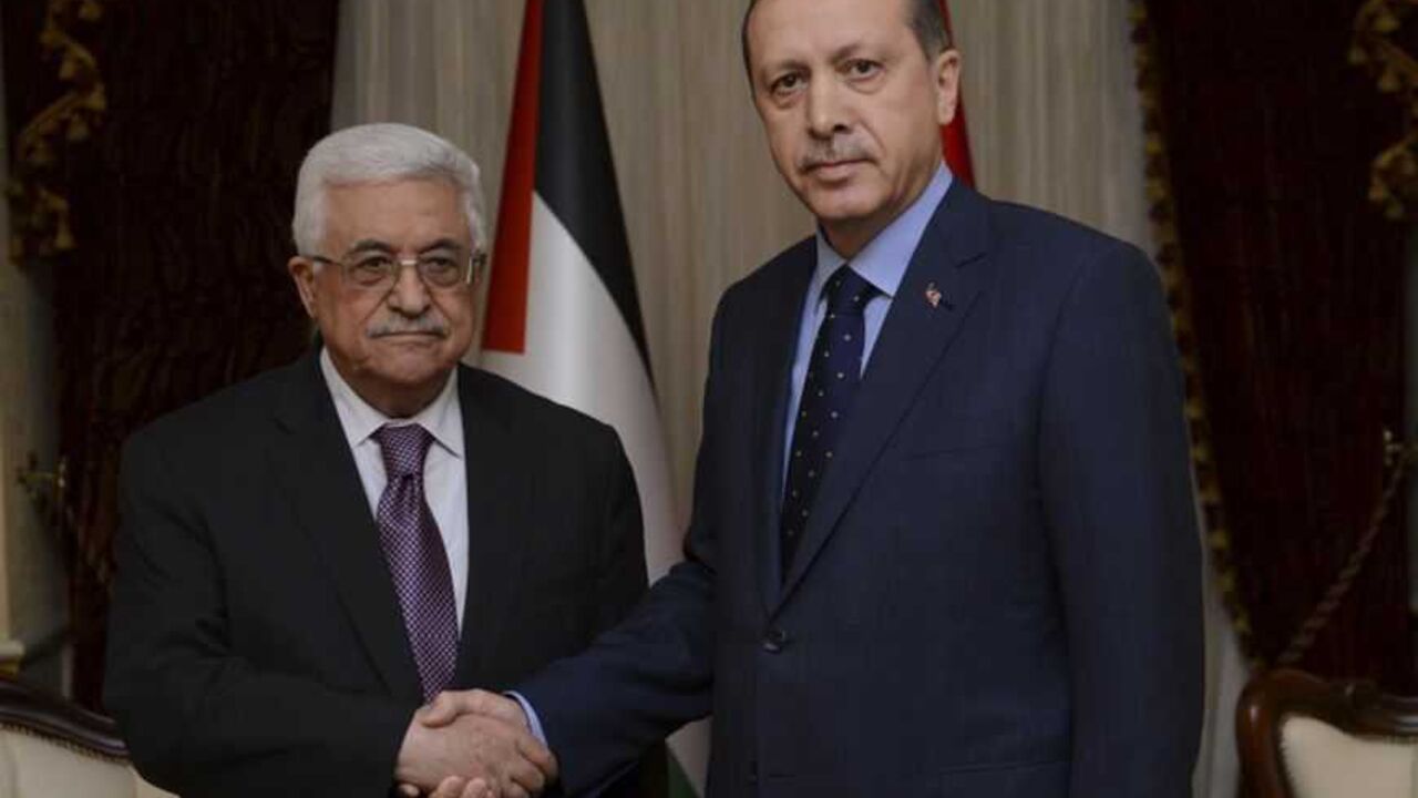 Palestinian President Mahmoud Abbas (L) shakes hands with Turkey's Prime Minister Tayyip Erdogan during their meeting in Ankara December 11, 2012. REUTERS/Kayhan Ozer/Prime Minister's Press Office/Handout (TURKEY - Tags: POLITICS) FOR EDITORIAL USE ONLY. NOT FOR SALE FOR MARKETING OR ADVERTISING CAMPAIGNS. THIS IMAGE HAS BEEN SUPPLIED BY A THIRD PARTY. IT IS DISTRIBUTED, EXACTLY AS RECEIVED BY REUTERS, AS A SERVICE TO CLIENTS - RTR3BGDE