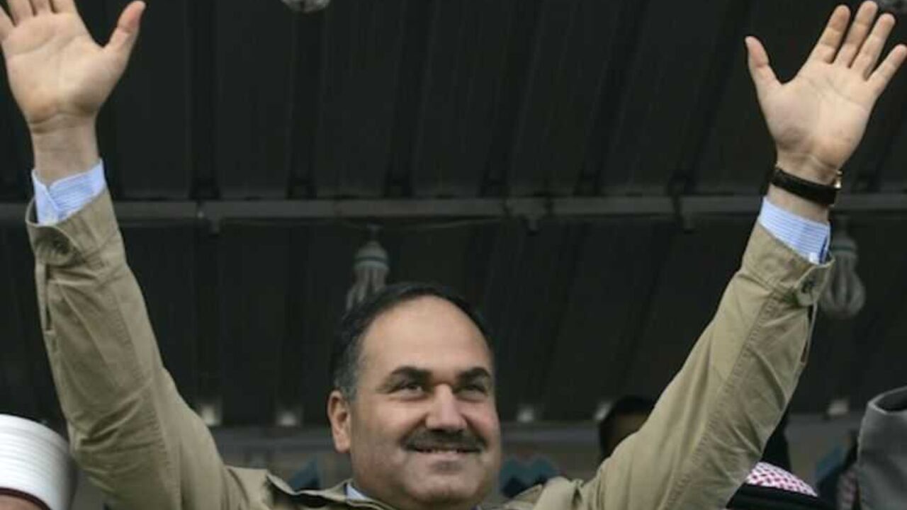 Iraqi Finance Minister Rafie al-Issawi attends an anti-government demonstration in Ramadi, 100 km (62 miles) west of Baghdad, March 1, 2013. Iraq's finance minister resigned on Friday in front of crowds of Sunni Muslim protesters who have rallied daily against the Shi'ite-led government for more than two months, demanding an end to marginalisation of their minority sect. REUTERS/Ali al-Mashhadani (IRAQ - Tags: POLITICS CIVIL UNREST BUSINESS) - RTR3EFRV