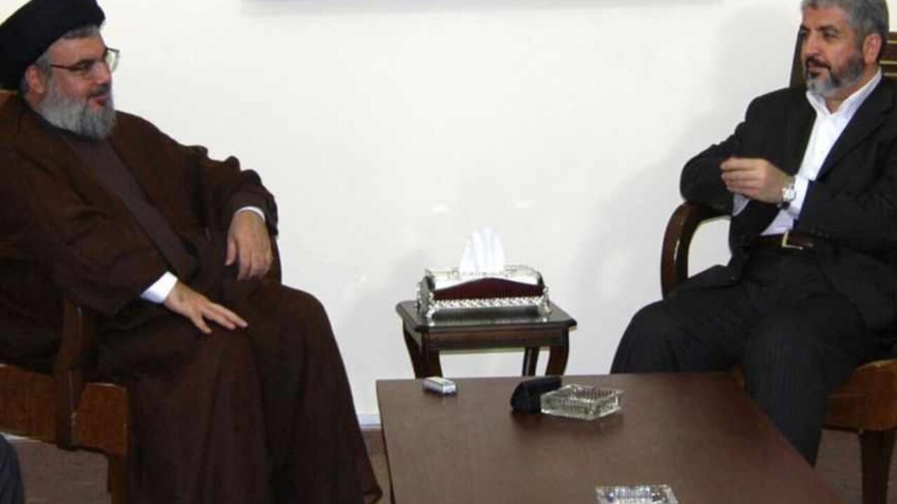 Lebanon's Hezbollah Leader Sayyed Hassan Nasrallah (center, L) meets with Hamas leader Khaled Meshaal (center, R) in Beirut in this photo released in July 12, 2010. Hamas leader Meshaal visited Lebanon to pay his condolences for Grand Ayatollah Sayyed Mohammed Hussein Fadlallah who died last week. REUTERS/Lebanon's Hezbollah Media office/Handout    (LEBANON - Tags: POLITICS OBITUARY) FOR EDITORIAL USE ONLY. NOT FOR SALE FOR MARKETING OR ADVERTISING CAMPAIGNS - RTR2GCPX
