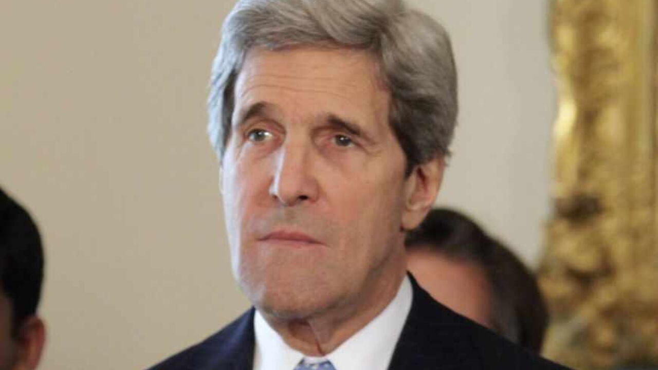 U.S. Secretary of State John Kerry attends a meeting of President Barack Obama with African leaders at the White House in Washington March 28, 2013.  REUTERS/Yuri Gripas (UNITED STATES - Tags: POLITICS) - RTXY124