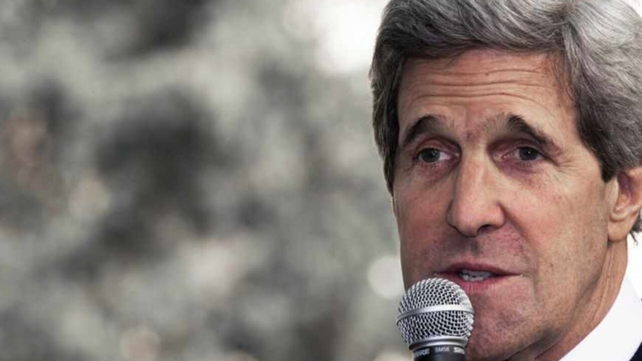 U.S. Secretary of State John Kerry speaks to U.S. foreign service workers during his visit to the U.S. Consulate General in Jerusalem April 8, 2013. REUTERS/Paul J. Richards/Pool (JERUSALEM - Tags: POLITICS) - RTXYDPV