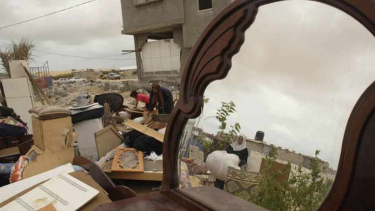 Palestinian women retrieve their belongings after their house was demolished by Hamas security forces in Rafah in the southern Gaza Strip May 18, 2010. Hamas Islamists ruling the Gaza Strip have been demolishing Palestinian homes they say were built without permits, leading to unwelcome comparisons to arch-enemy Israel. REUTERS/Ibraheem Abu Mustafa (GAZA - Tags: POLITICS) - RTR2E1OR