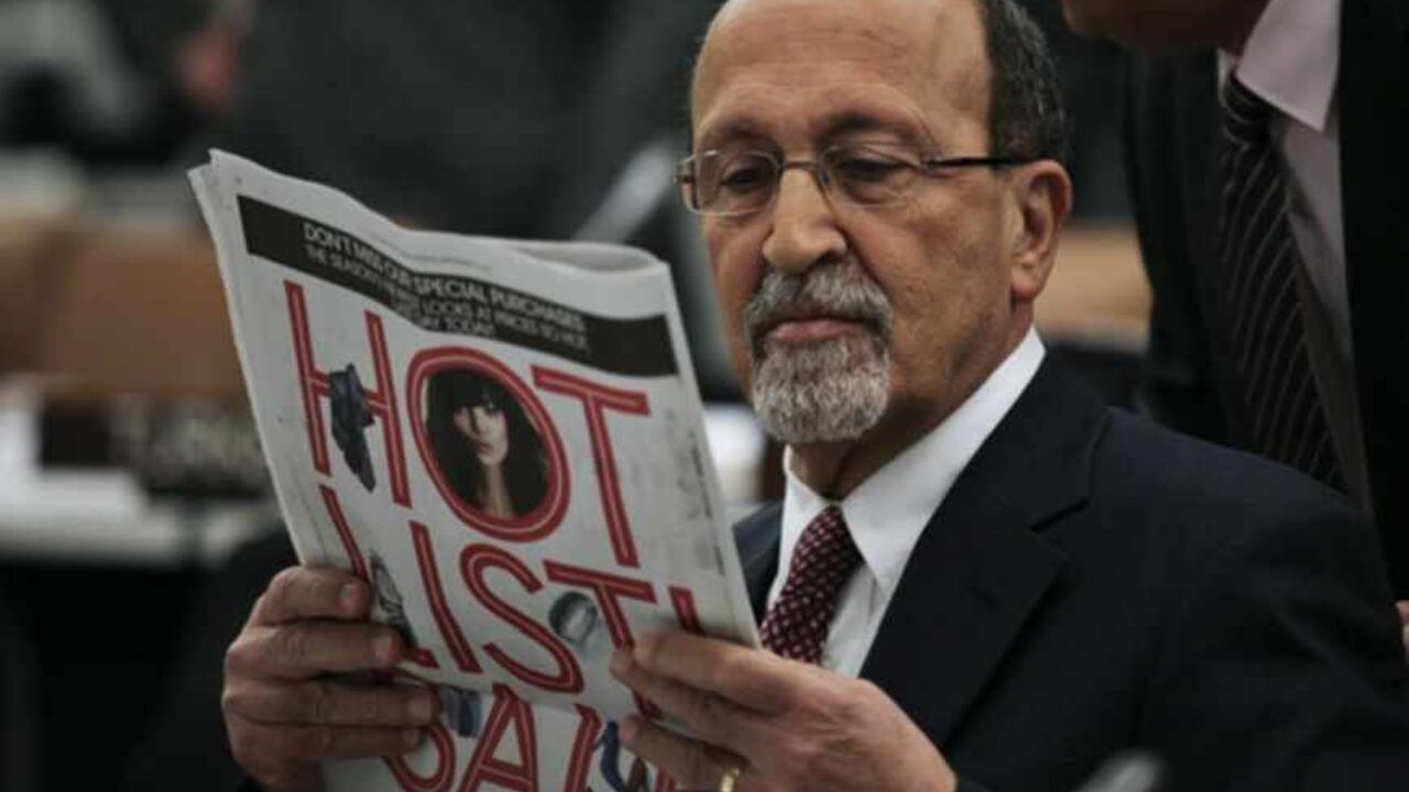 Palestinian Finance Minister Nabil Kassis reads a local newspaper as he waits for the start of the Ad Hoc Liaison Committee meeting, the donor support group for the Palestine, at the United Nations in New York, September 23, 2012. REUTERS/Eduardo Munoz (UNITED STATES - Tags: POLITICS BUSINESS) - RTR38BWP