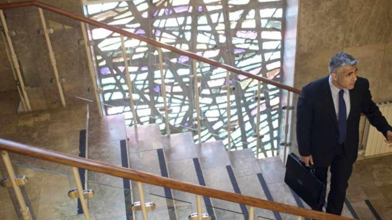 Israel's new Finance Minister Yair Lapid arrives for the weekly cabinet meeting in Jerusalem April 7, 2013. Lapid has decided that after 2014 Israel will return to annual budgets, rather than the dual-year budgets that have been approved in recent years, the ministry said on Sunday. Lapid made the decision in coordination with Prime Minister Benjamin Netanyahu. REUTERS/Uriel Sinai/Pool (JERUSALEM - Tags: POLITICS BUSINESS) - RTXYBOO