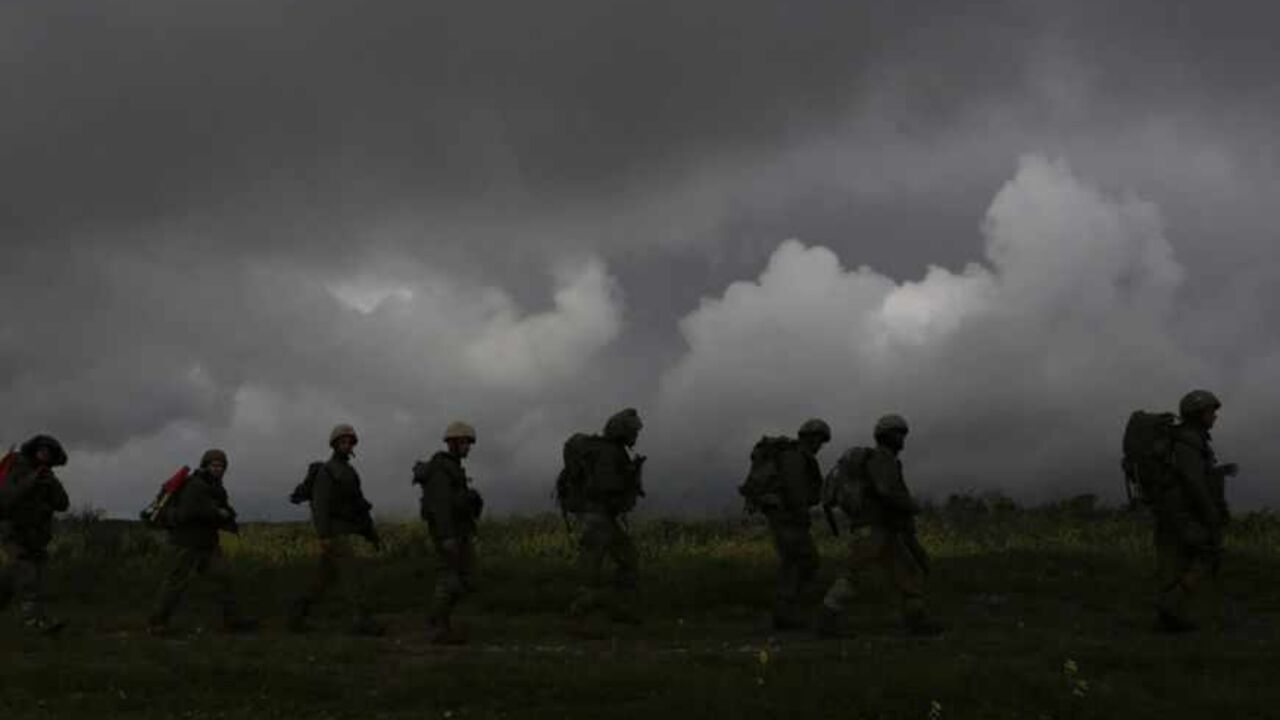 Israeli soldiers from the Nahal infantry brigade take part in a drill in the Golan Heights, near Israel's border with Syria March 5, 2013. Israel captured the Golan Heights from Syria in the 1967 Middle East war and annexed the territory in 1981, a move not recognised internationally. REUTERS/Baz Ratner (MILITARY) - RTR3ELLJ