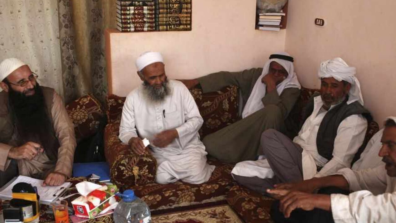 Bedouin tribesmen attend a tribal council tribunal, where Islamic Sharia laws, instead of tribal customary ones which were commonly used before, are used to resolve disputes between tribes, in Sheikh Zowyyed city, North Sinai, May 13, 2013. REUTERS/Asmaa Waguih (EGYPT - Tags: RELIGION POLITICS SOCIETY) - RTXZLE6