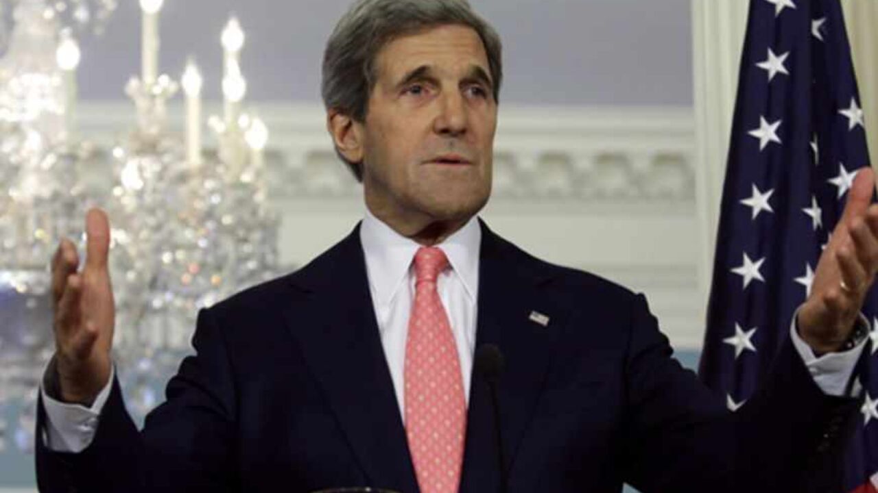 U.S. Secretary of State John Kerry speaks to the media about Syria at the State Department in Washington May 31, 2013. REUTERS/Yuri Gripas (UNITED STATES - Tags: POLITICS) - RTX107CG