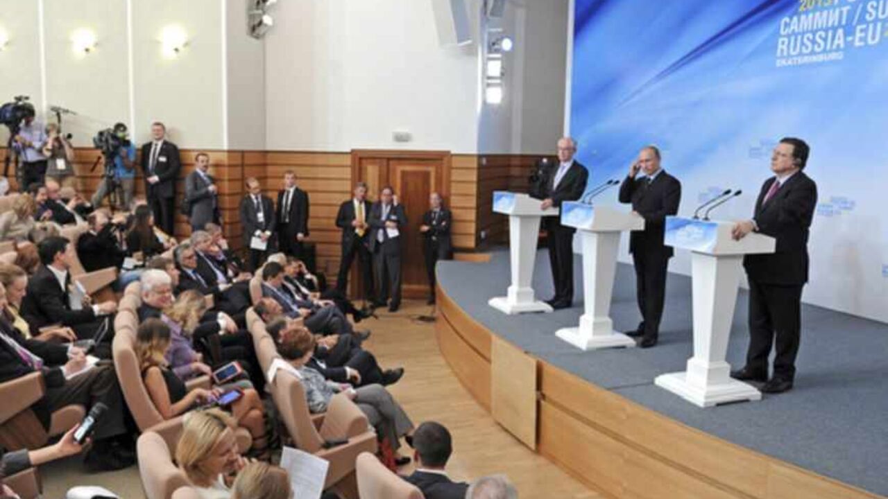 Russian President Vladimir Putin (C), European Council President Herman Van Rompuy (L) and European Commission President Jose Manuel Barroso attend a news conference after the European Union-Russian Federation (EU-Russia) Summit in Yekaterinburg June 4, 2013. President Vladimir Putin defended on Tuesday Russia's right to sell arms to the Syrian government but said Moscow had not yet delivered advanced S-300 air defence systems to Damascus. REUTERS/Mikhail Klimentyev/RIA Novosti/Kremlin (RUSSIA - Tags: POLIT