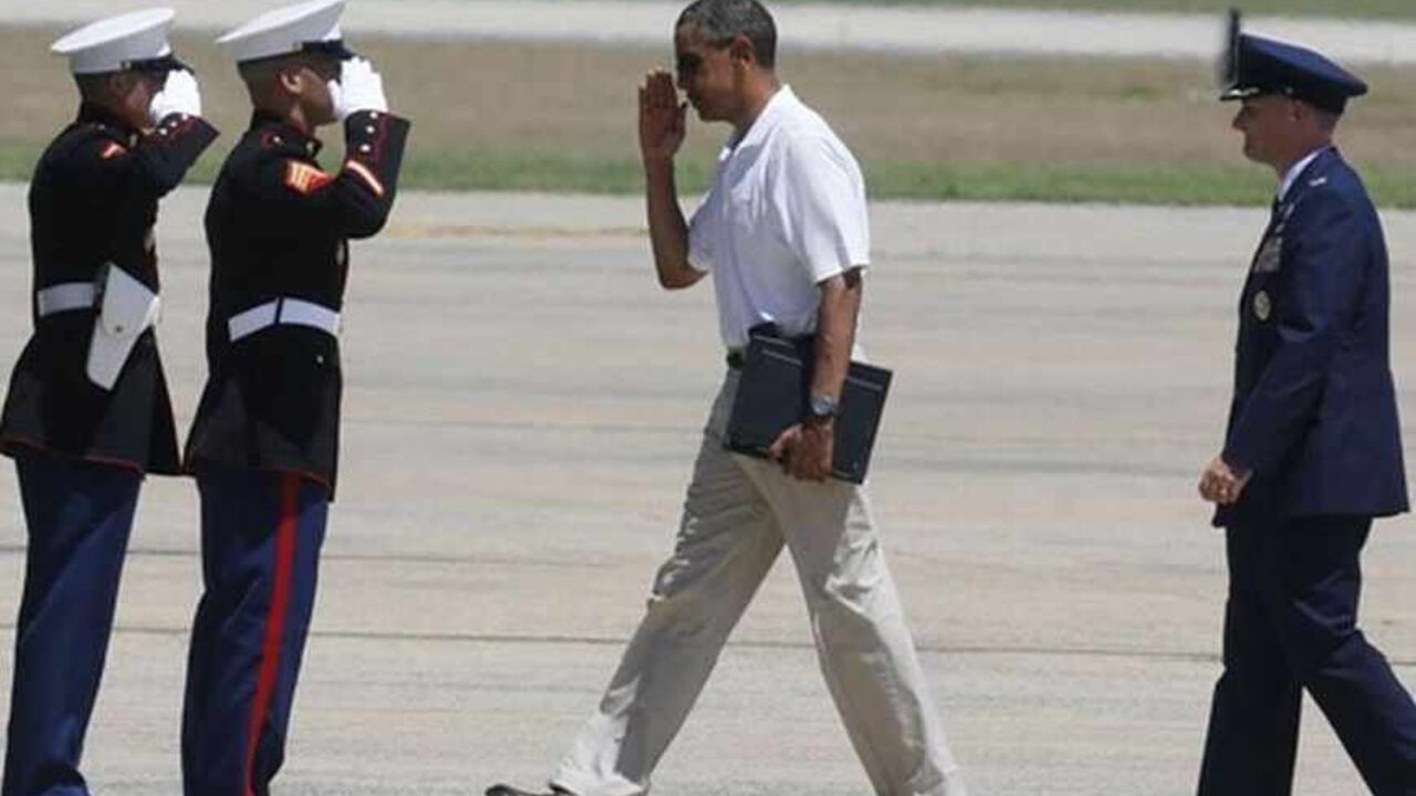 U.S. President Barack Obama salutes before boarding Marine One at Andrews Air Force Base outside Washington, July 5, 2013. Obama will fly to the presidential retreat, Camp David, in Maryland. REUTERS/Larry Downing  (UNITED STATES - Tags: POLITICS) - RTX11DYI