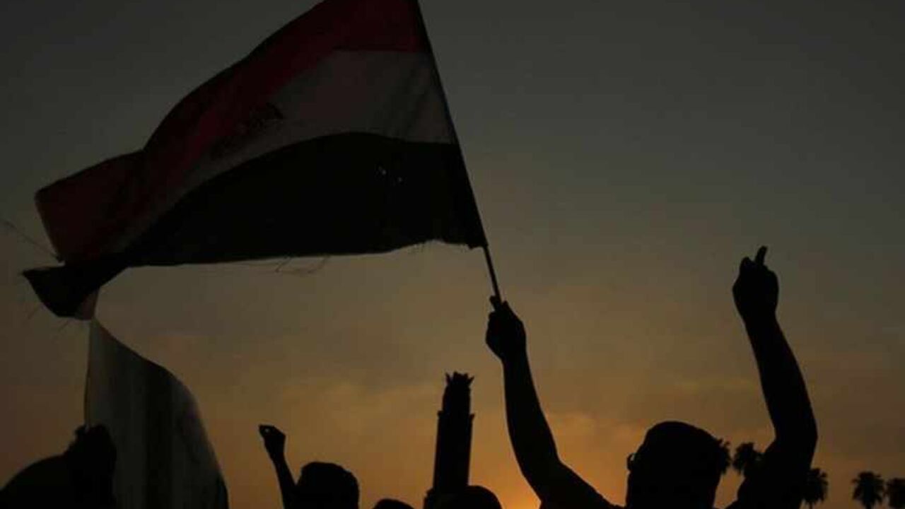 Supporters of deposed Egyptian President Mohamed Mursi shout anti-army slogans during a protest in Cairo July 9, 2013. Egypt's interim President Adli Mansour on Tuesday named liberal economist and former finance minister Hazem el-Beblawi as prime minister in a transitional government, as the authorities sought to steer the country to new parliamentary and presidential elections.  REUTERS/Suhaib Salem (EGYPT - Tags: POLITICS CIVIL UNREST) - RTX11HY6